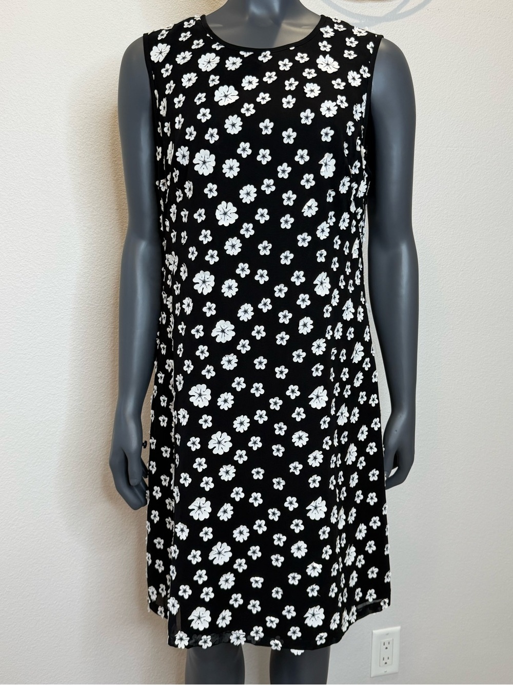 Adrianna Papell Flower Appliqué Shift Dress Size 12 Black Summer Spring Wedding